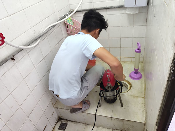 安平肥皂掉到马桶里把马桶堵住了怎么办？马桶堵住了怎么办
